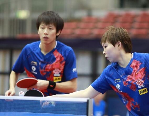 崭露头角的 崭露头角的